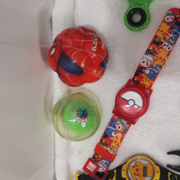 Toy Lot Different Swords, 2 kids watches, misc 17 Items - Picture 4 of 4